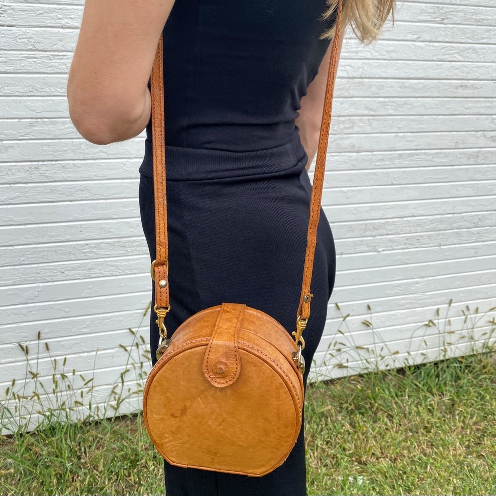 Beautiful Vintage Leather Crossbody bag